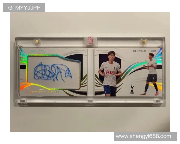 碧绿光影下的足球球星卡收藏魅力与激情探索