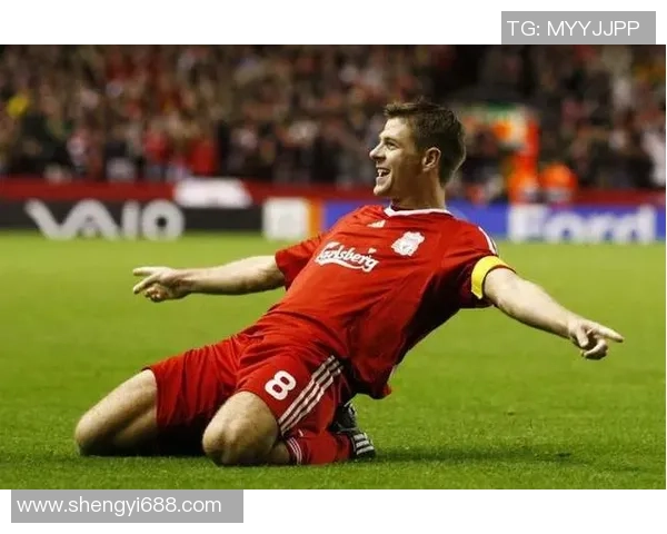 球星背后的名字与传奇:透视足球衣上名字背后的故事与荣耀 球星背后的名字与传奇:透视足球衣上名字背后的故事与荣耀